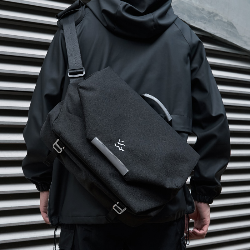 Interior Design University - MOYYI Design Large Laptop Messenger Bag